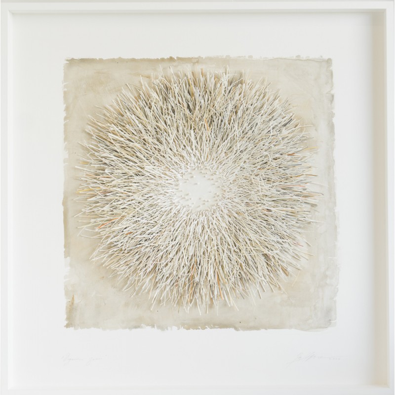 Original Papierobjekt im Rahmen "Organics grey" der deutschen Künstlerin Gabriele Mierzwa