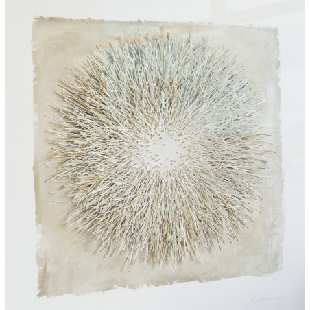 Original Papierobjekt im Rahmen "Organics grey" der deutschen Künstlerin Gabriele Mierzwa leicht von links