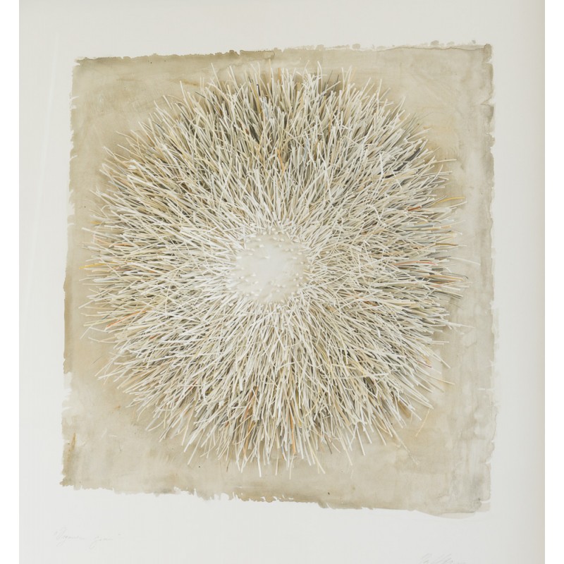 Original Papierobjekt im Rahmen "Organics grey" der deutschen Künstlerin Gabriele Mierzwa leicht von rechts