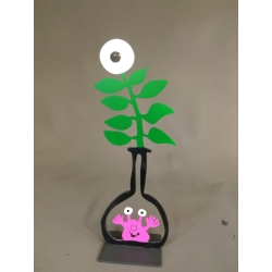 Patrick Preller "In der Blumenvase lebt was" Original Metall Skulptur