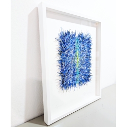 Organics Original 3D Papierobjekt blau der Künstlerin Gabriele Mierzwa im Rahmen von links