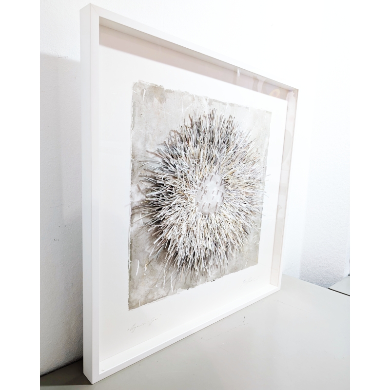 Original Papierobjekt im Rahmen "Organics grey" 90x90 der deutschen Künstlerin Gabriele Mierzwa von rechts