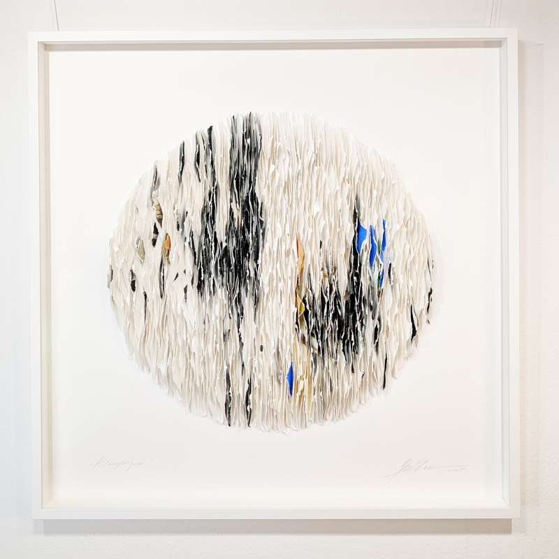 Original Papierobjekt im Rahmen "Klangkörper - schwarz weiß blau" der deutschen Künstlerin Gabriele Mierzwa