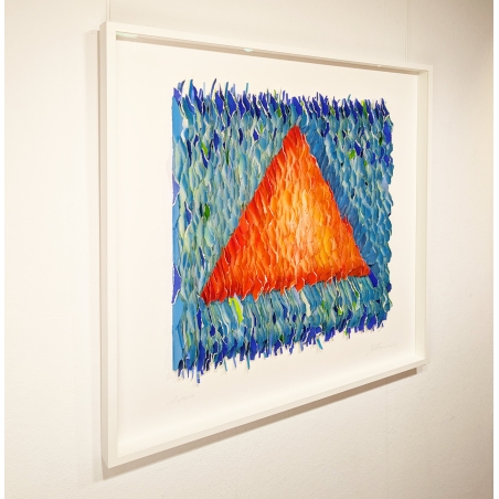 3D Papierobjekt „Kraftfeld-rotes Dreieck 100x100 cm im Rahmen – Original von Gabriele Mierzwa