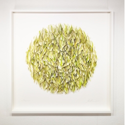 3D Papierobjekt „Klangkörper - lindgrün 100x100 cm im Rahmen – Original von Gabriele Mierzwa