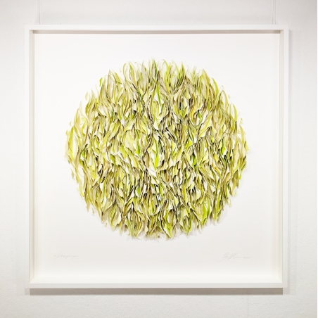 3D Papierobjekt „Klangkörper - lindgrün 100x100 cm im Rahmen – Original von Gabriele Mierzwa